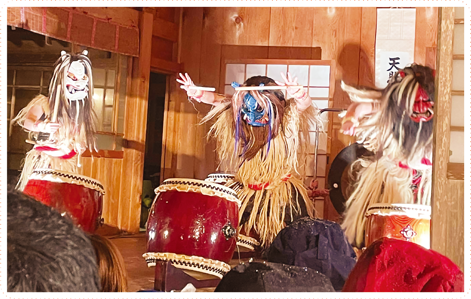 真山神社で行われるなまはげ柴灯まつりの様子