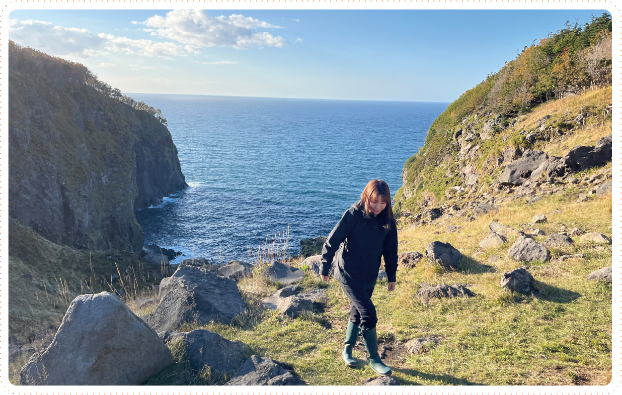 崖と海のダイナミックな風景
